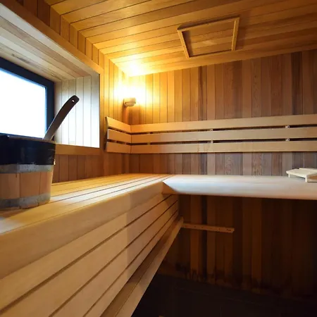 In With Jacuzzi, Cleaning Included Vaux-sur-Sure